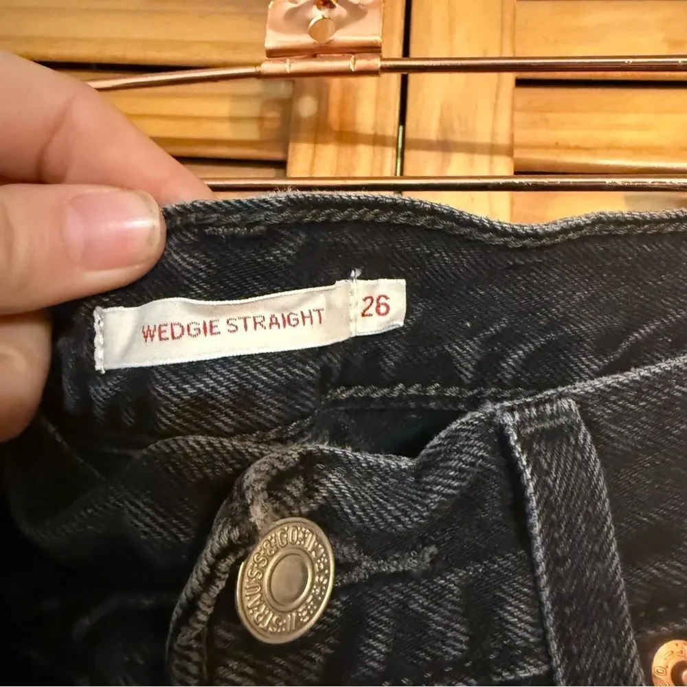Levi’s Black Wedgie Straight Jeans size 26 - Picture 2 of 5